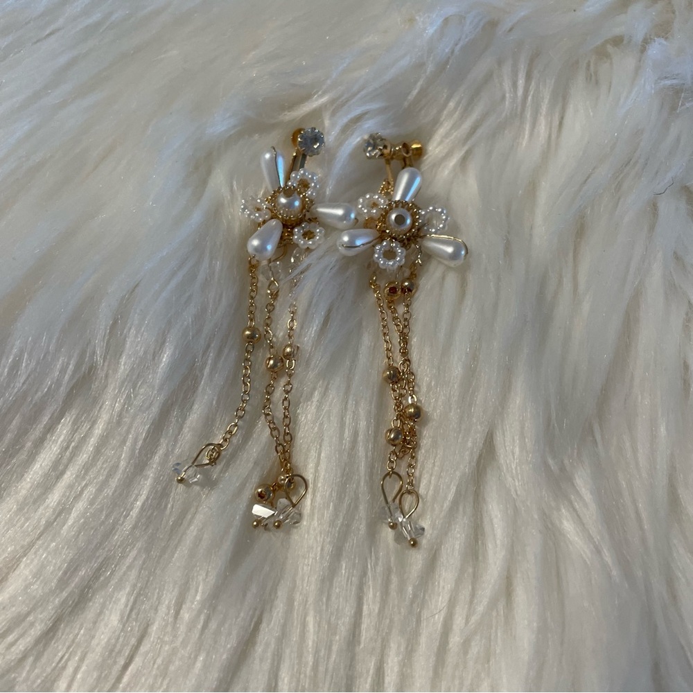 🎁4/$20 NEW Elegant Gold Colour and Faux Pearl Drop Clip On Earrings
